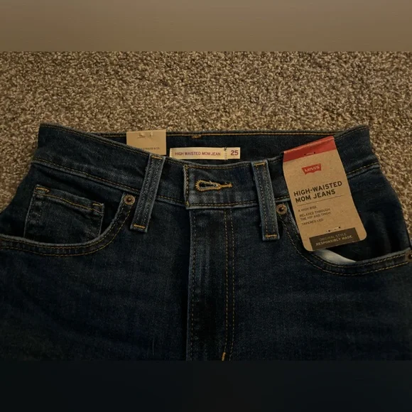 Size 25 mom style jeans from LEVIS. Never worn!!! - Picture 2 of 7